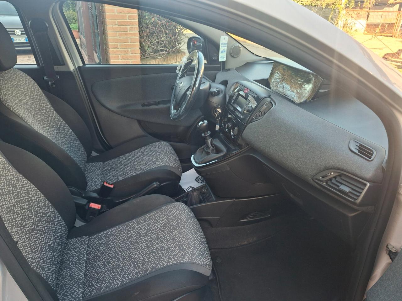 Lancia Ypsilon 1.2 69 CV 5 porte GPL Ecochic Gold neopatentati