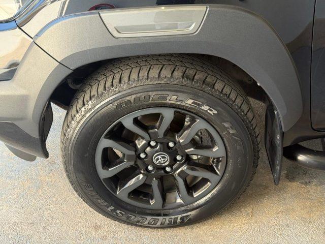 TOYOTA Hilux 2.8 D A/T 4WD 4 porte Double Cab Invincible