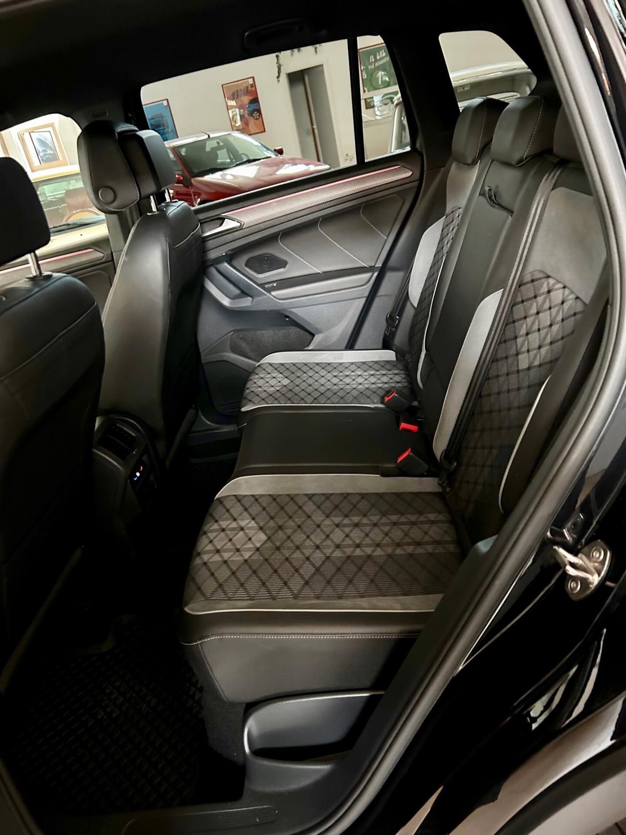Volkswagen Tiguan 2.0 TDI 150 CV SCR DSG R-Line