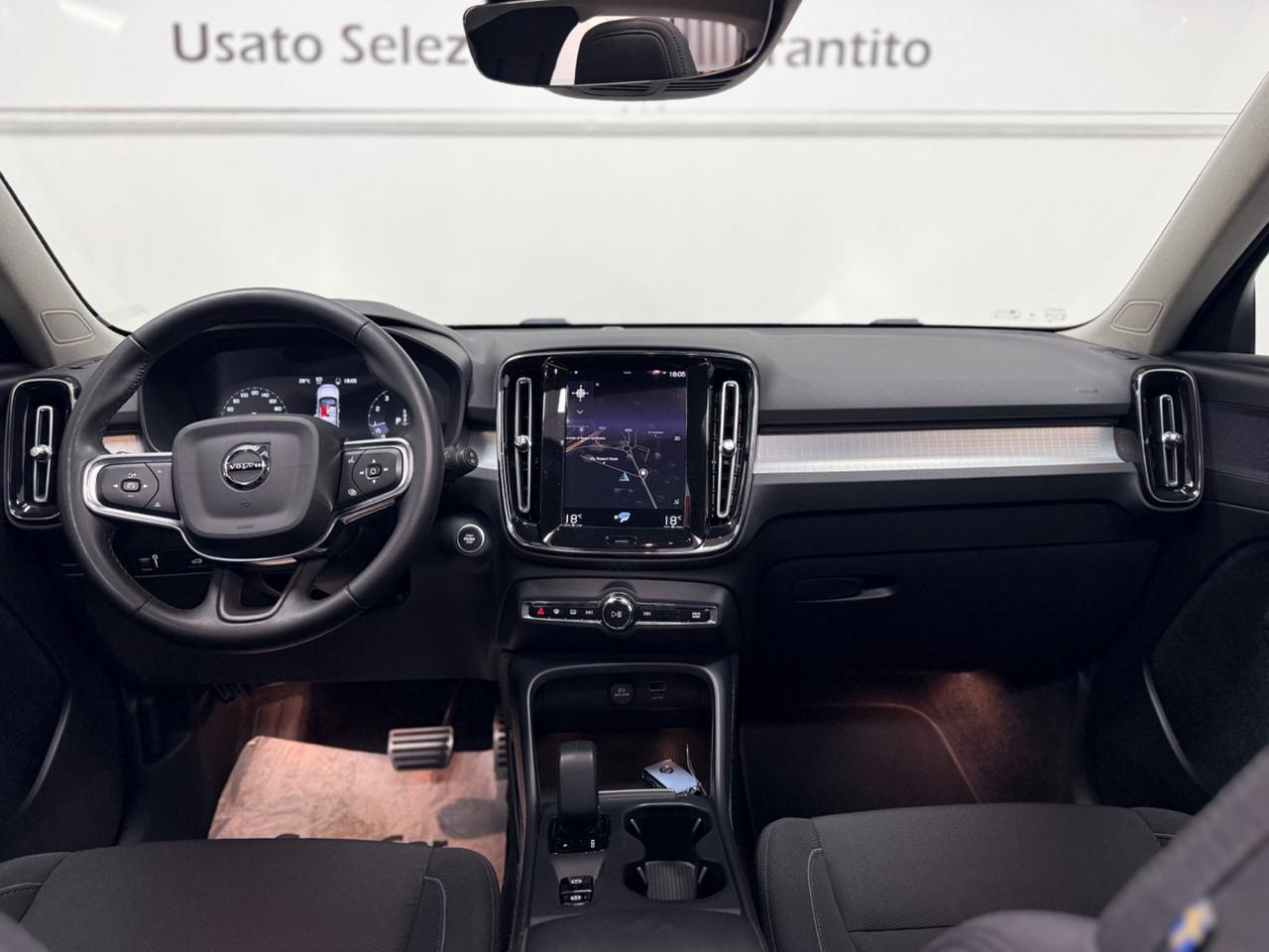 Volvo XC40 1.5 T2 aut 129cv Neopatentati Momentum 05/2022