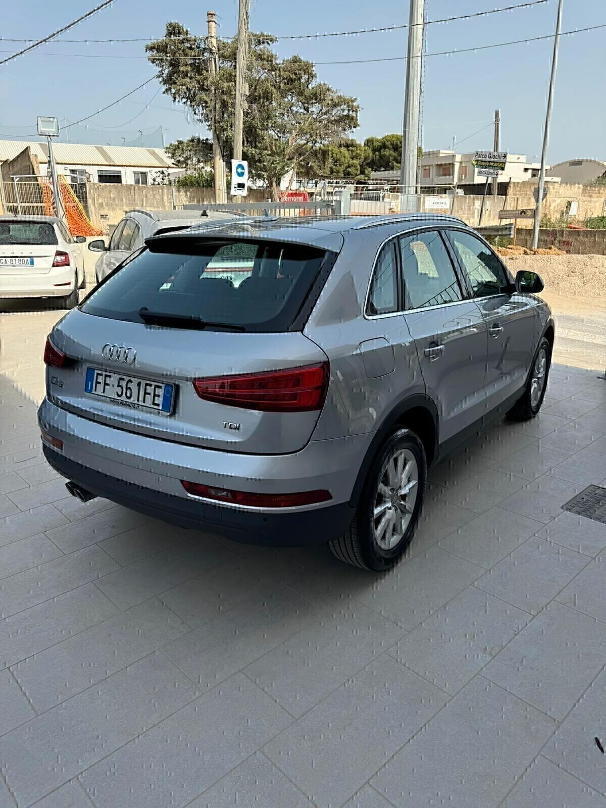 Audi Q3 2.0 TDI 120 CV Business