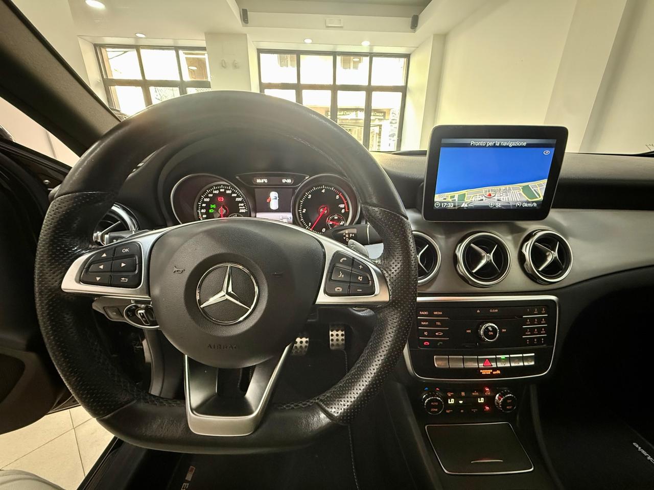 MERCEDES- BENZ GLA 200 D 136CV AMG PREMIUM PLUS 4MATIC