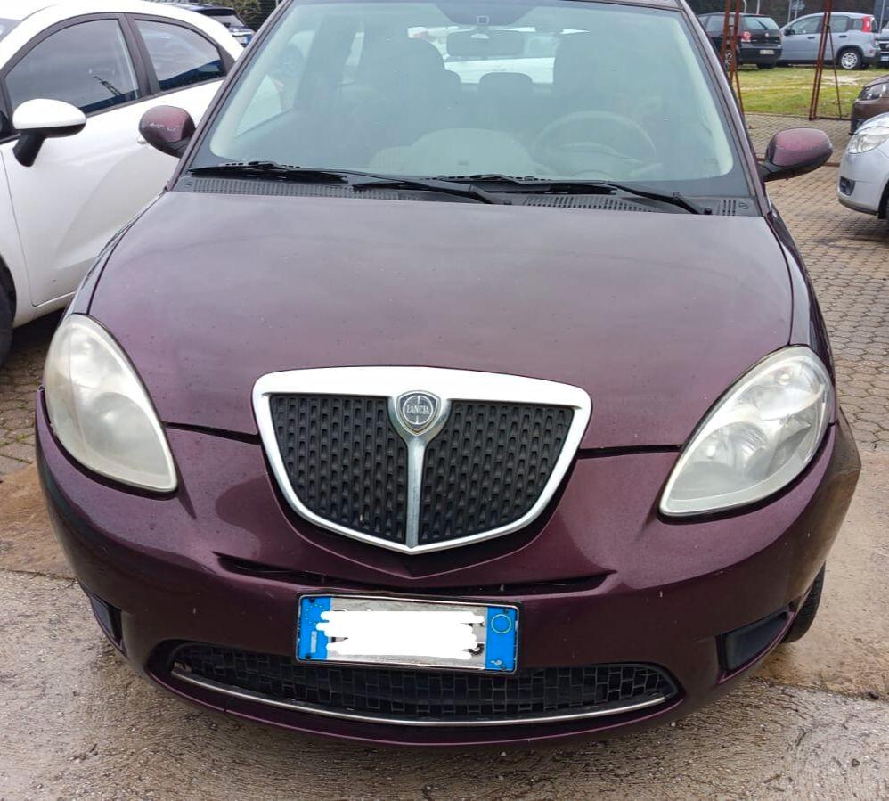 Lancia Ypsilon 1.3 MJT 75 CV Argento