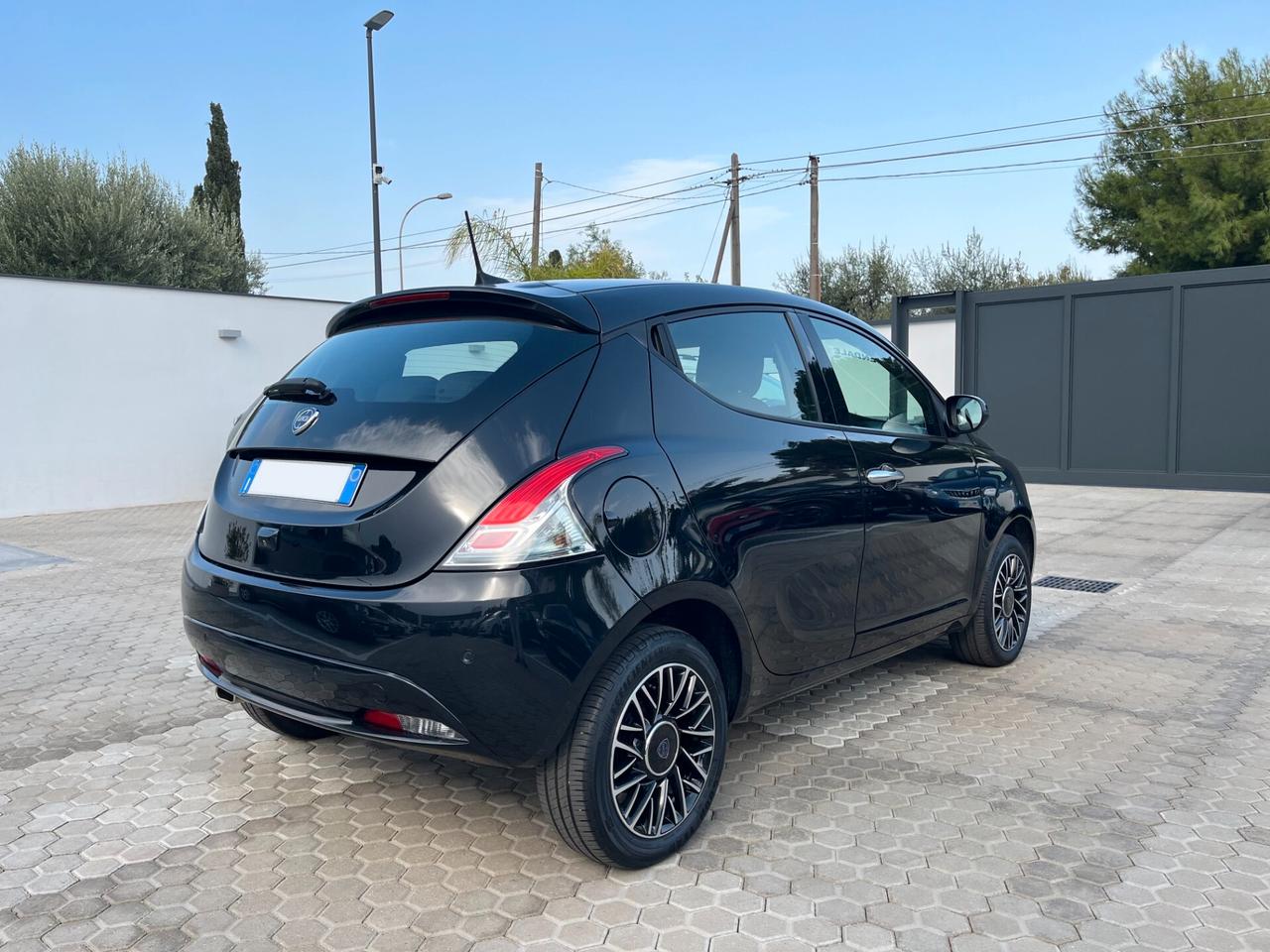 Lancia Ypsilon 1.0 FireFly 5 porte S&S Hybrid Platino