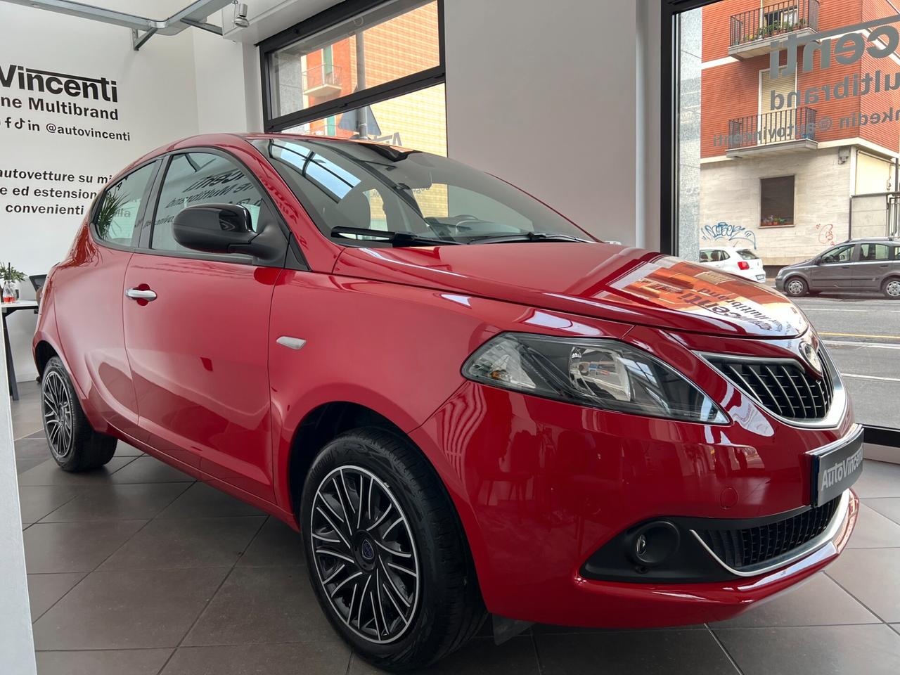 LANCIA YPSILON 1.0 70 CV HYBRID GOLD €185/MESE