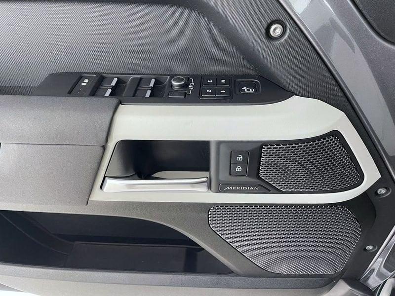 Land Rover Defender 3.0 D6 250 110 HSE AWD auto.