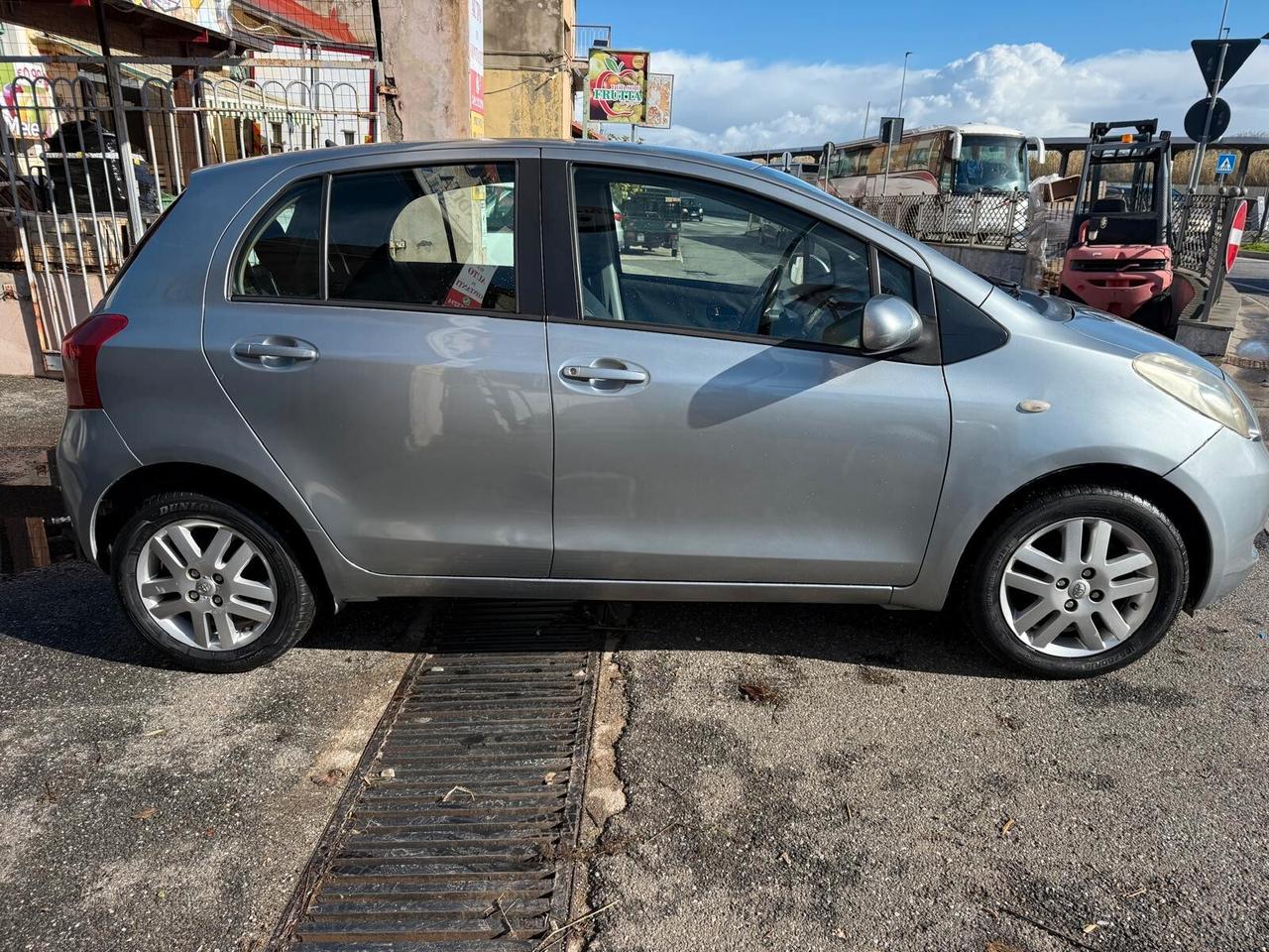 Toyota Yaris 1.0 5 porte Sol