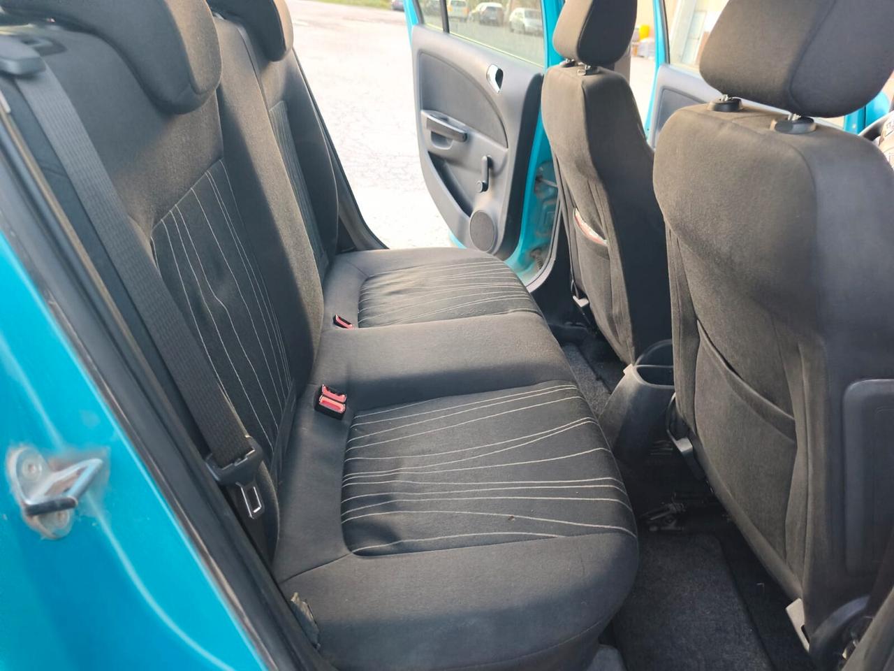 Opel Corsa 2011---1.2 Benzina Neopatentati