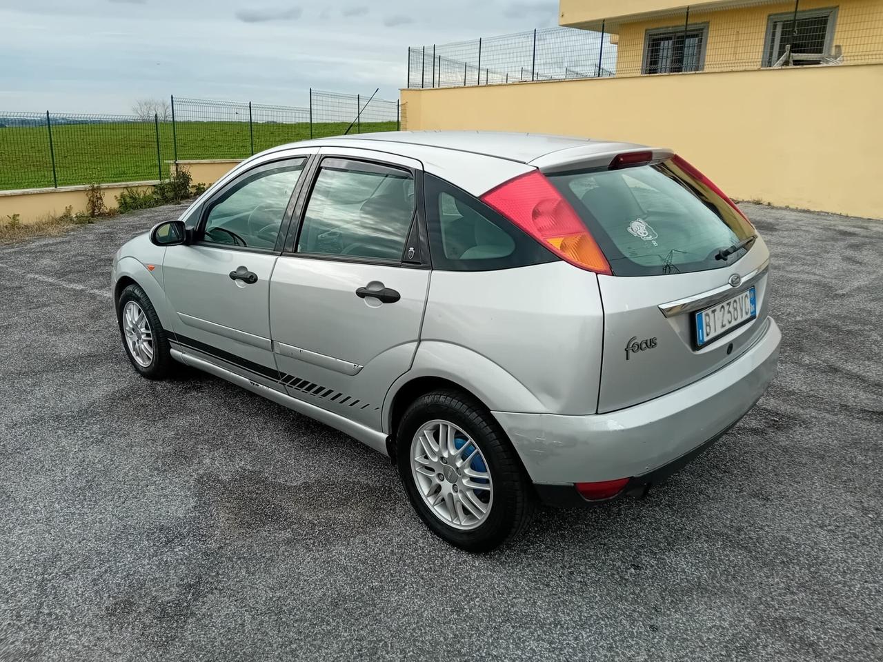 Ford Focus 1.6i 16V cat 5p. Ambiente