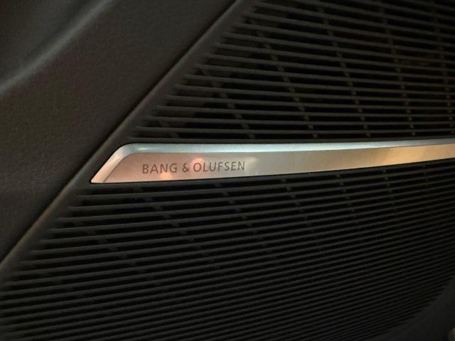 AUDI Q8 50 TDI 286 CV quattro S line edition Black Pack