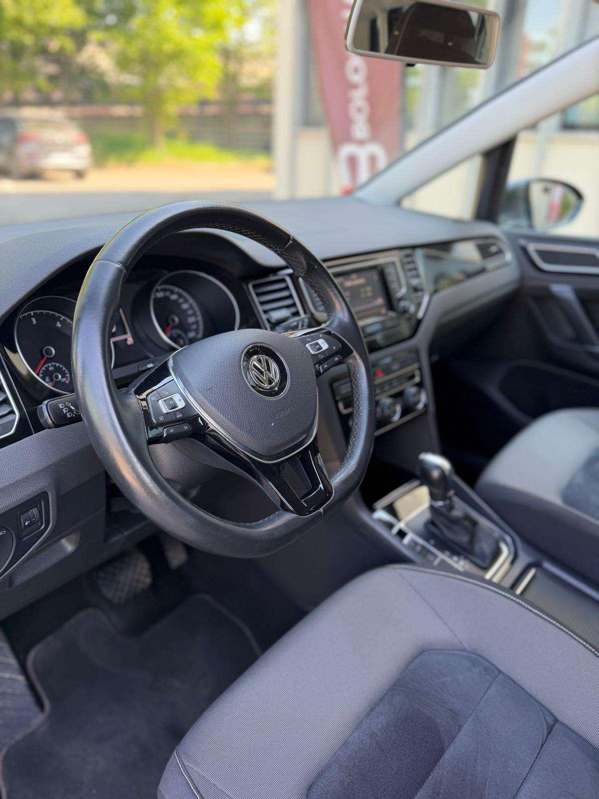 Volkswagen Golf HIGHLINE 110 CV DSG