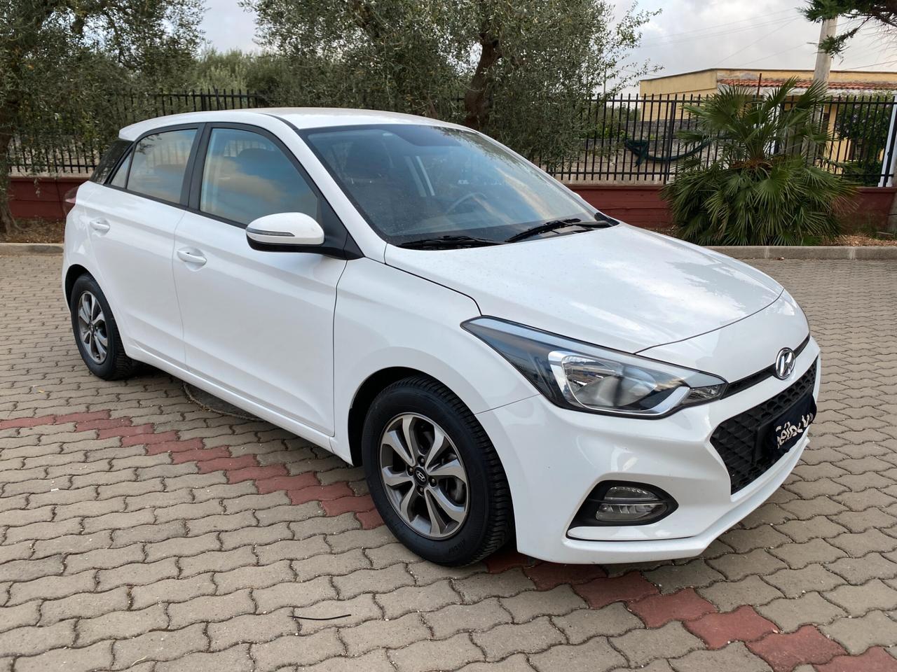 Hyundai i20 1.2 5 porte Econext Tech KM CERTIFICATI --Pacchetti auto per commercianti ---