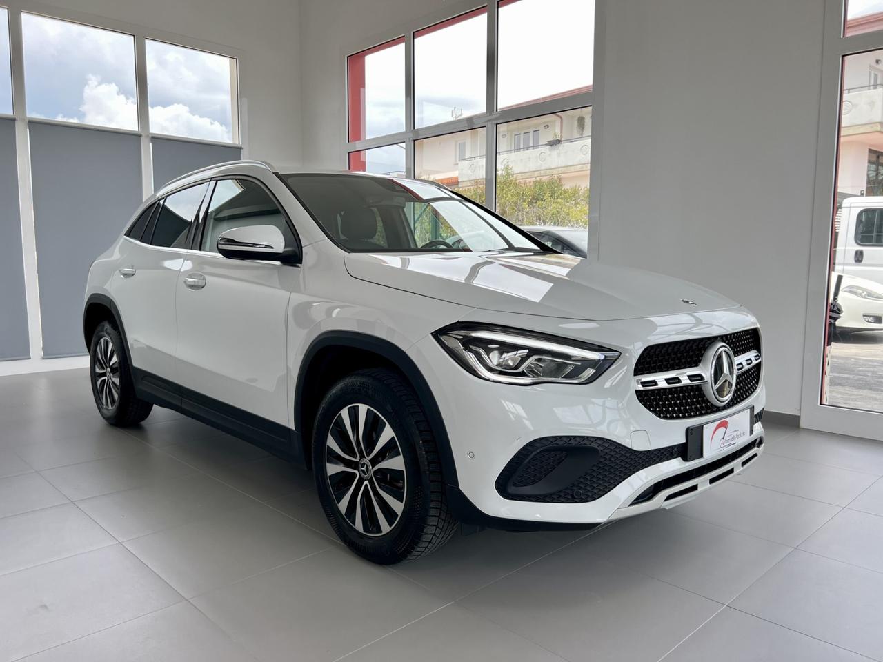 MERCEDES GLA 180 d Aut. Business Extra - 2021
