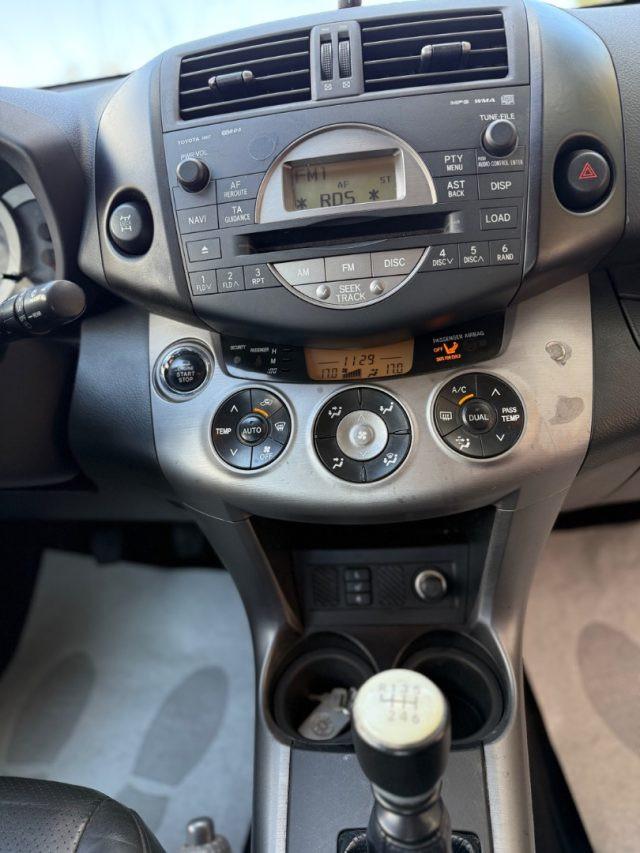 TOYOTA RAV 4 RAV4 2.2 D-4D Luxury CON GANCIO TRAINO