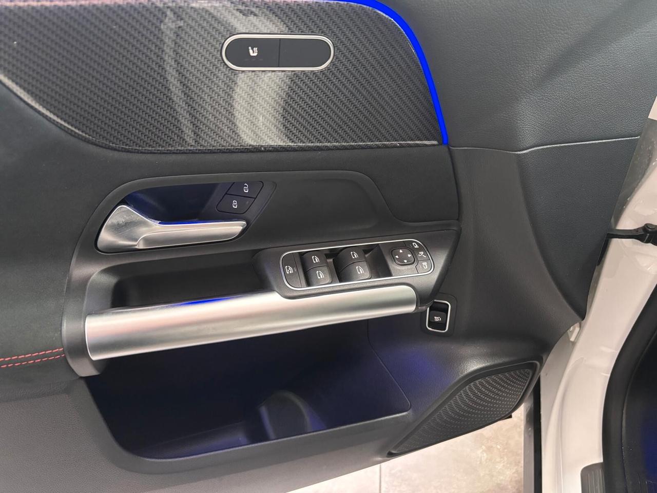 MERCEDES-BENZ GLA 200D PREMIUM AMG TETTO-LED
