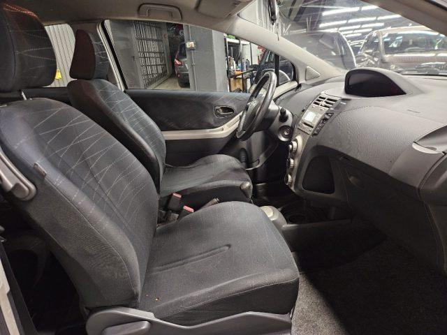 TOYOTA Yaris 1.3 3 porte M-MT Sol AUTOMATICA