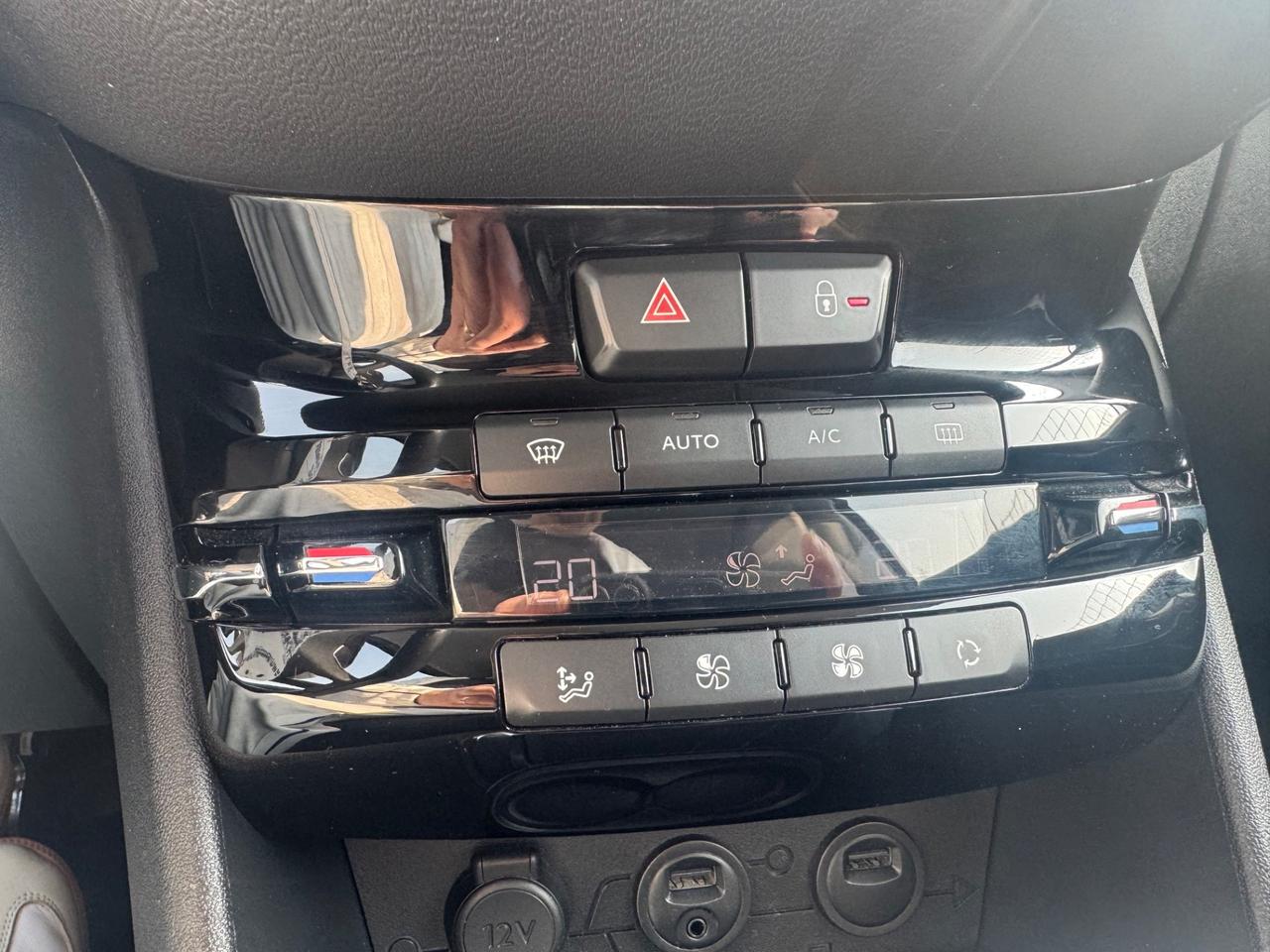 Peugeot 208 1.4 HDi 68 CV 3 porte Allure