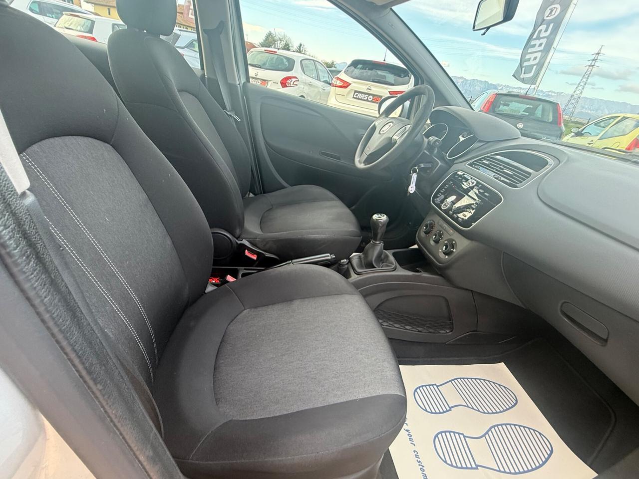 Fiat Punto 1.3 MJT II 75 CV 5 porte Street