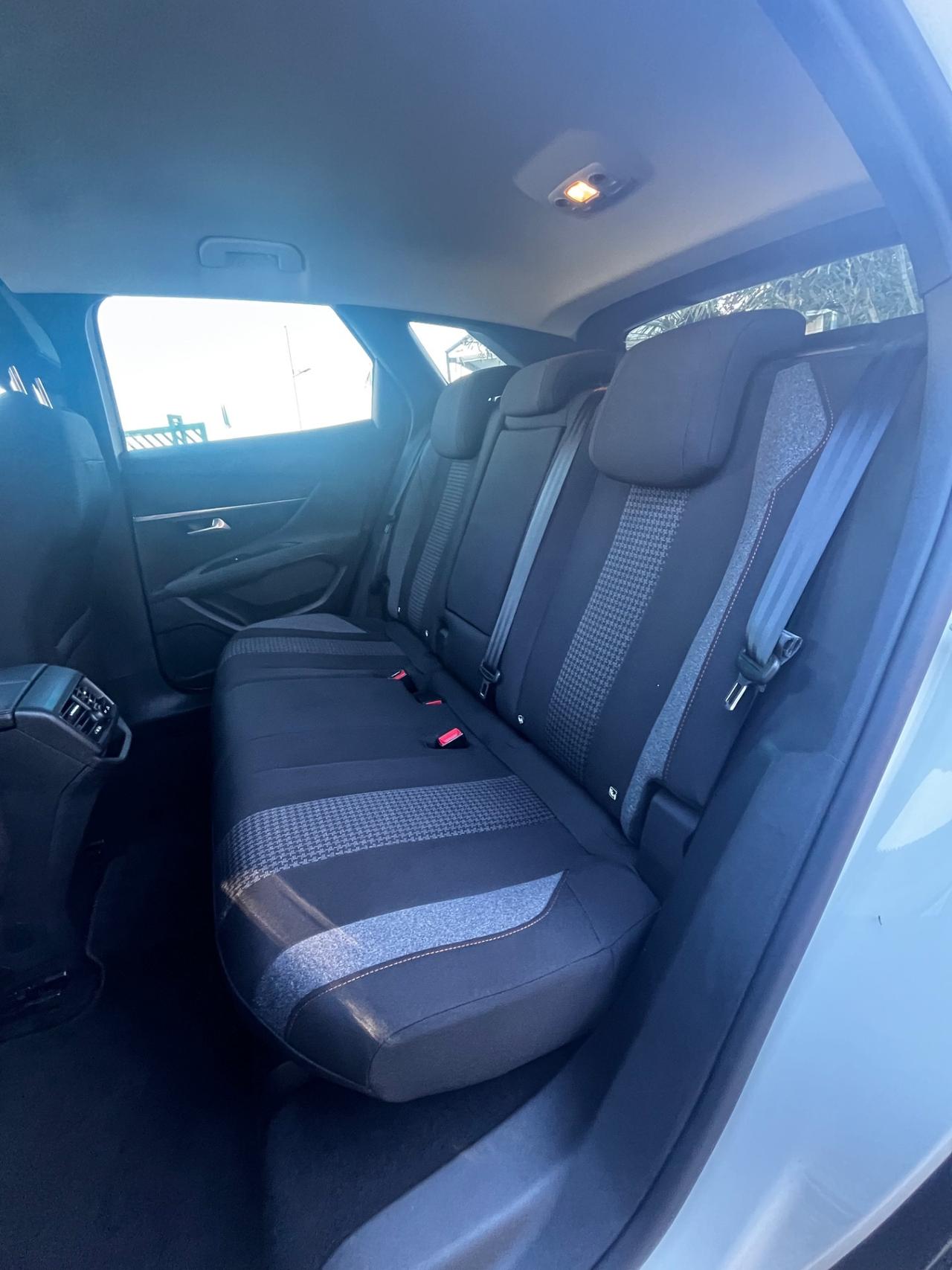 Peugeot 3008 BlueHDi 130 S&S EAT8 Business