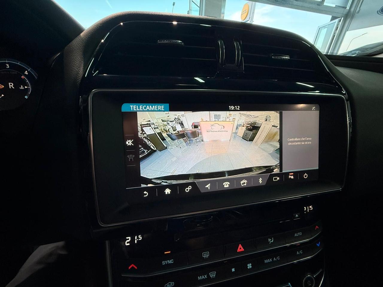 Jaguar XE 2.0 D 180 CV Prestige