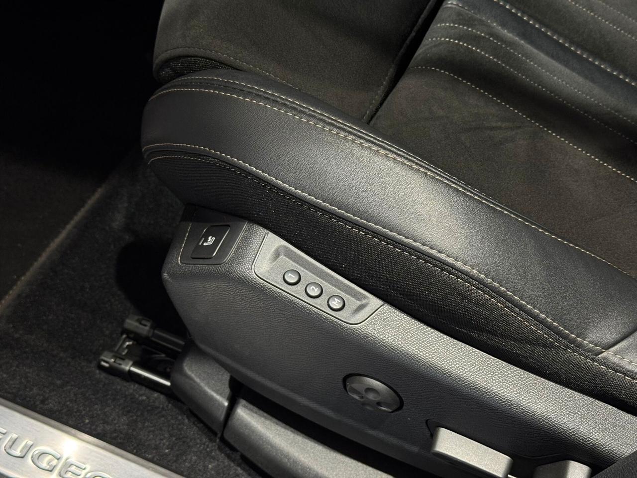 Peugeot 3008 BlueHDi 130 S&S EAT8 GT + Night Pack