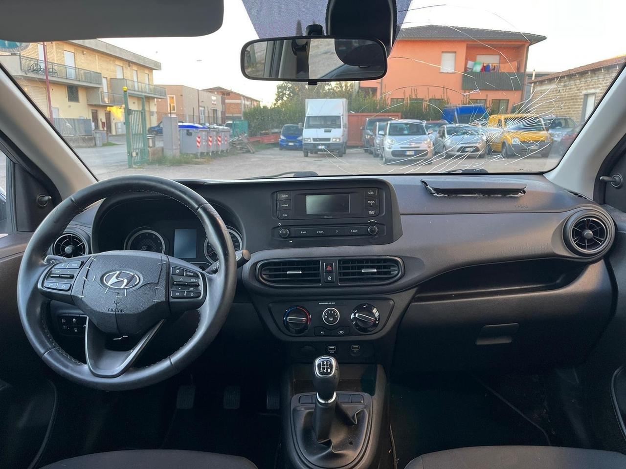 Pacchetto 2 auto incidentate : AYGO X - Hyundai I10