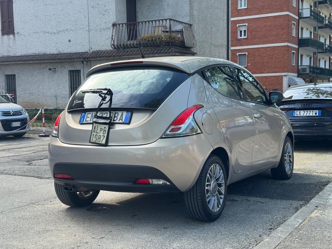 Lancia Ypsilon 1.2 69 CV 5 porte OK NEOPATENTATI