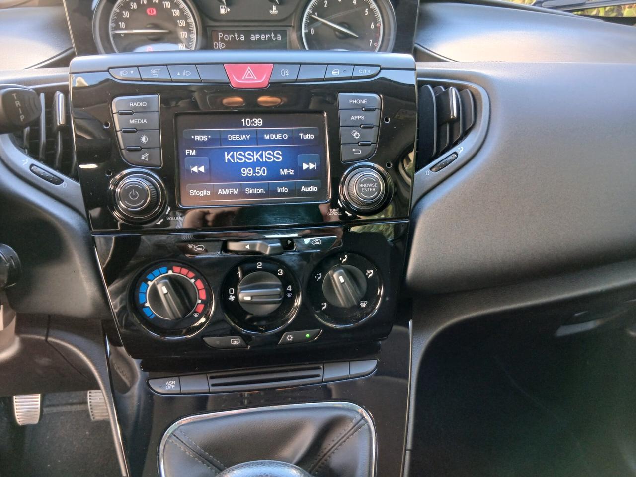 Lancia Ypsilon 1.2 69 CV 5 porte Silver tua a € 185 mese