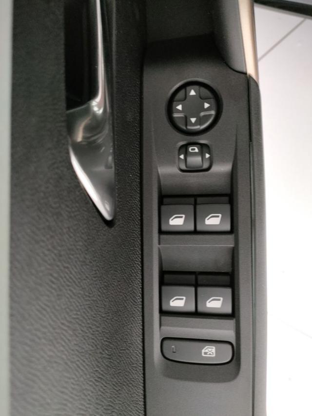 LANCIA Ypsilon Hybrid e-DCT