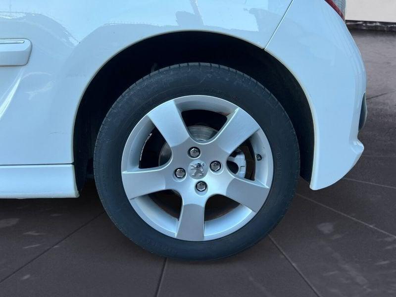 Peugeot 207 1.6 VTi 120CV CC Sweet Years