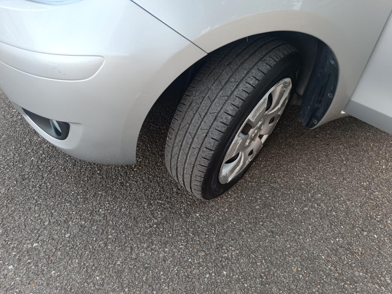 Toyota Yaris 1.0 5 porte SOLAMENTE 108.000 KM
