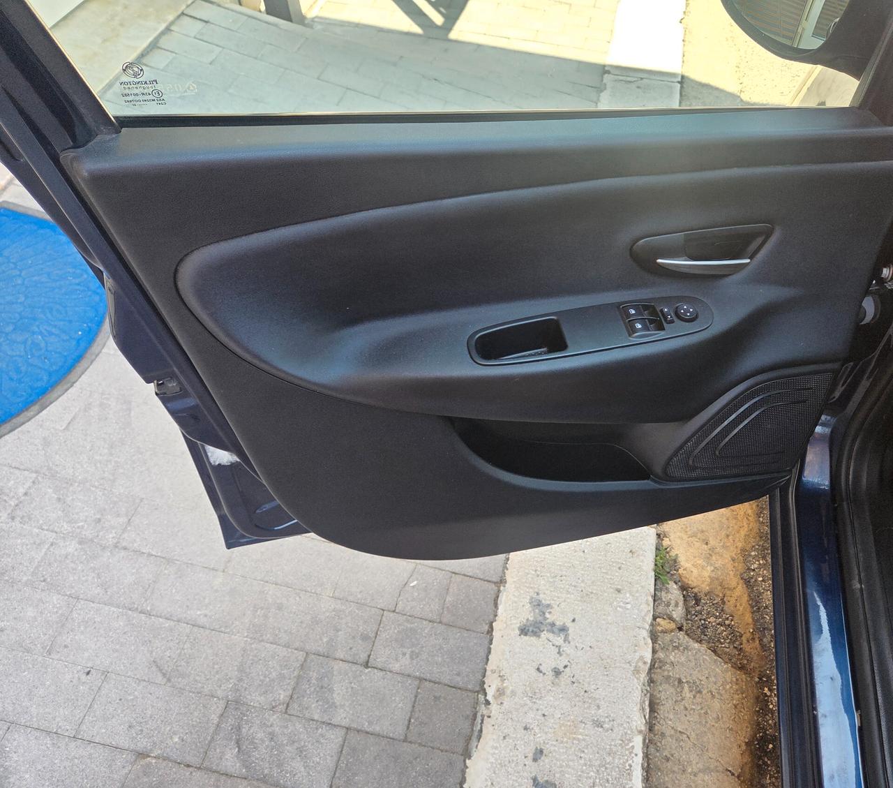 LANCIA YPSILON 1.2 BENZINA ANNO 2020 KM80000 CERT