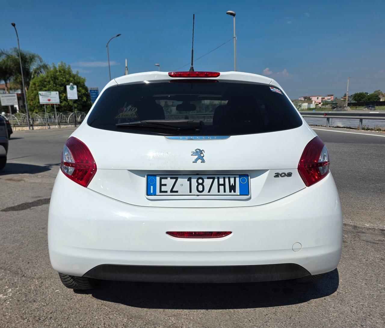 Peugeot 208 1.4 HDi 68 CV 5 porte Allure
