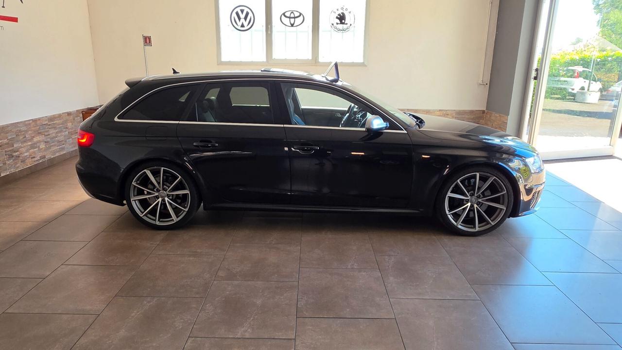 Audi A4 RS 4 Avant 4.2 V8 FSI quattro S tronic