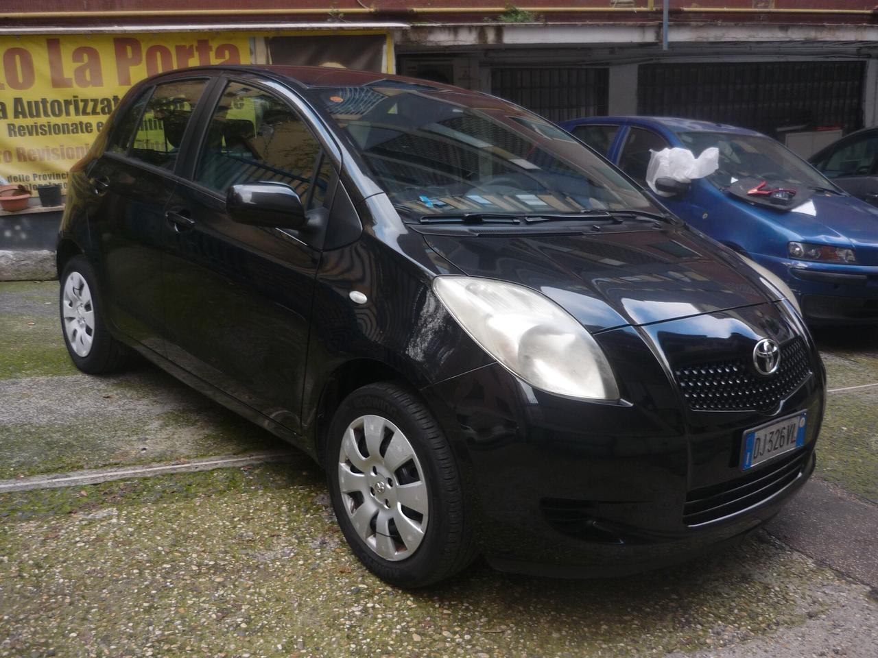 Toyota Yaris 1.0 5 porte Sol