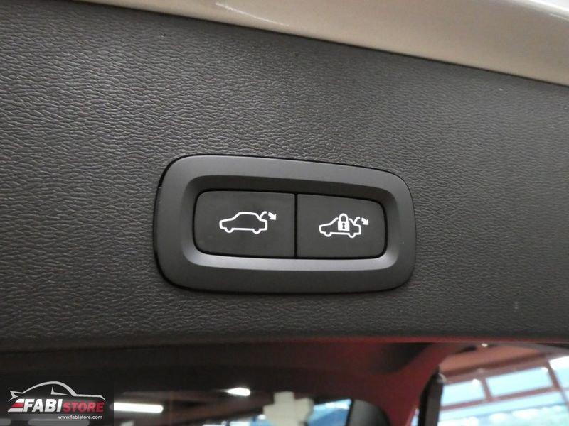 Volvo XC40 1.5 T2 129Cv Momentum - LED, Navi, Cockpit, Traino