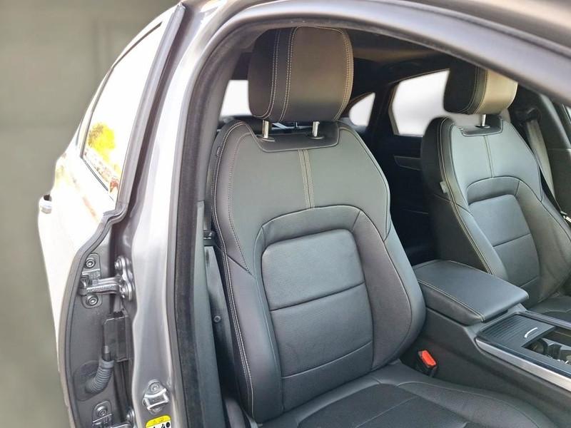 JAGUAR XF 2.0D MHEV 204 CV R-DYNAMIC S AUTO 4 PORTE BERLINA
