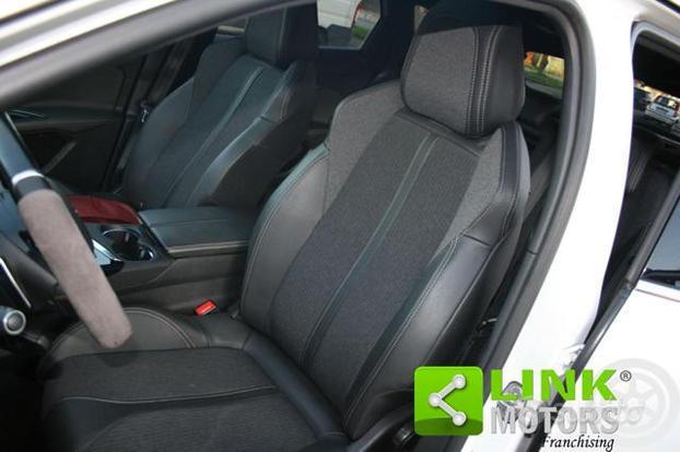 PEUGEOT 3008 PureTech Turbo 130 S&S EAT8 Allure