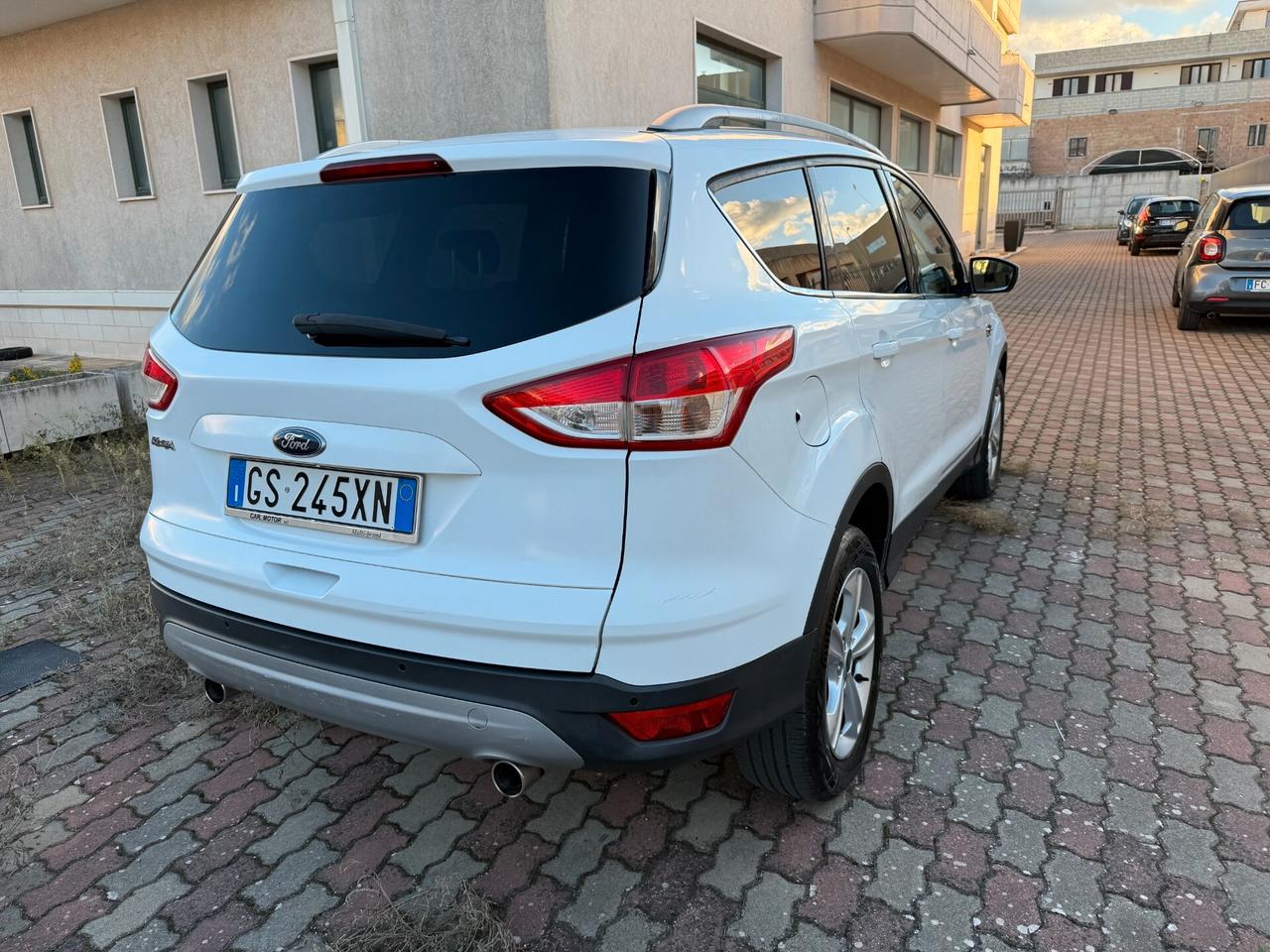 Ford Kuga 2.0 TDCI 120 CV S&S 2WD Bus. Privato Vende