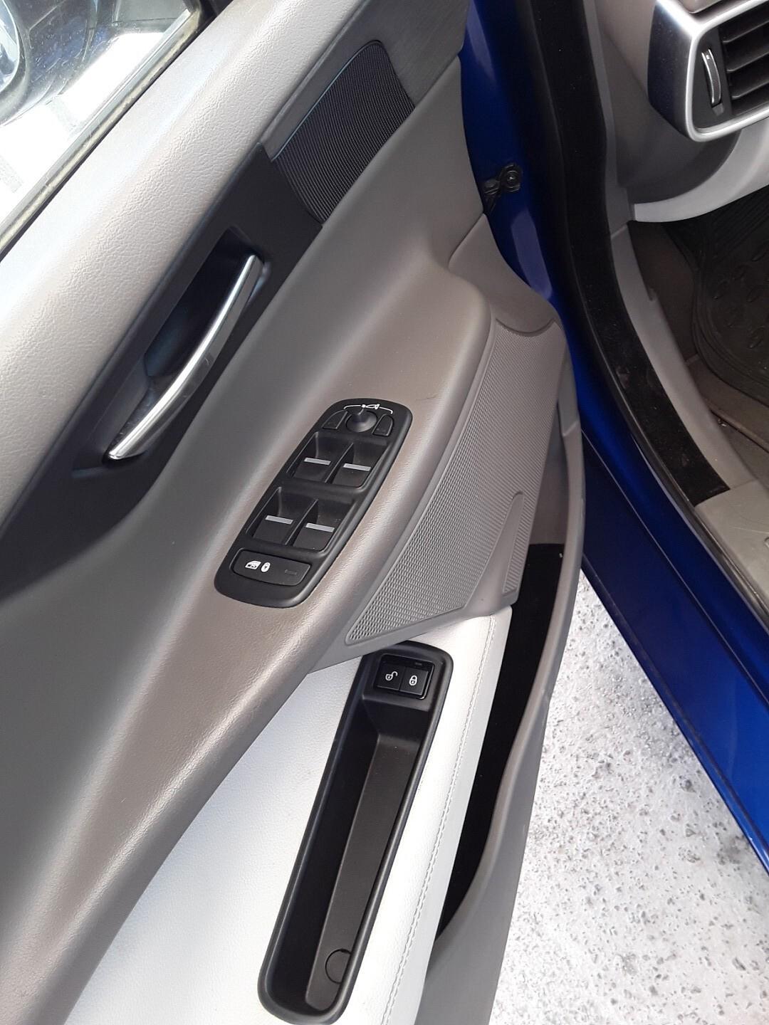 JAGUAR XE 2.0 TDI da vetrina