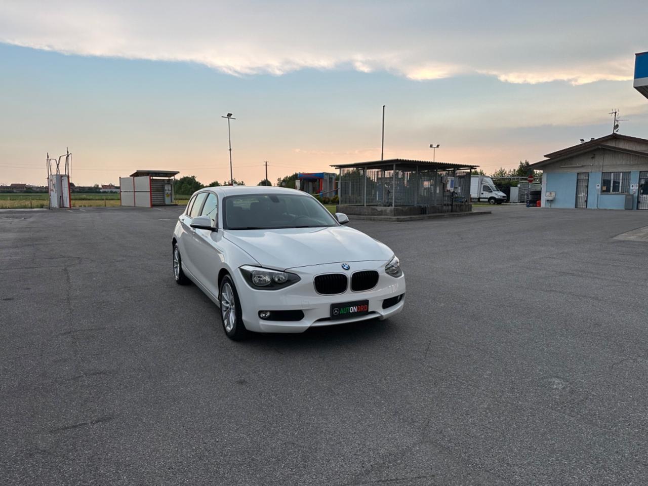 Bmw 118 118d 5p. Urban