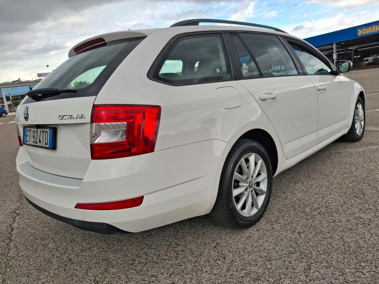 Skoda Octavia 1.6 TDI CR 105 CV. Wagon Elegance