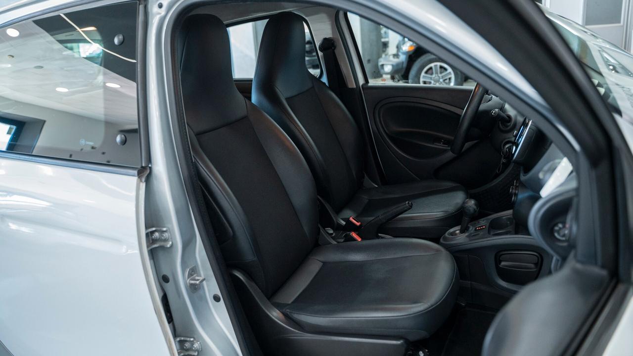 Smart ForFour 1.0 YOUNGSTER 71 CV TWINAMIC AUTO NAVI PELLE FULL