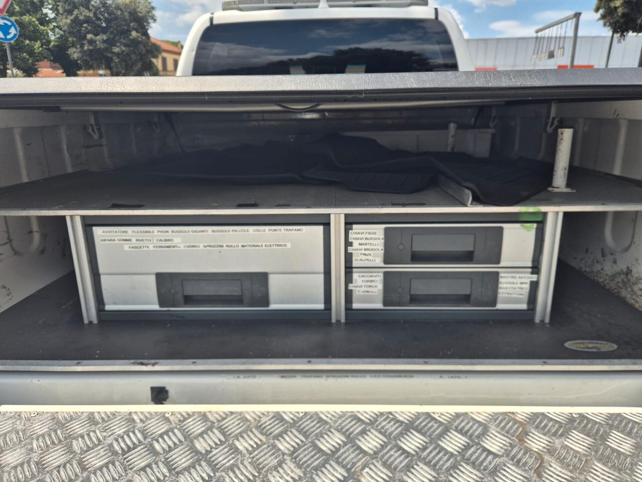 Toyota Hilux 2.4 D-4D A/T 4WD 4 porte Double Cab Lounge