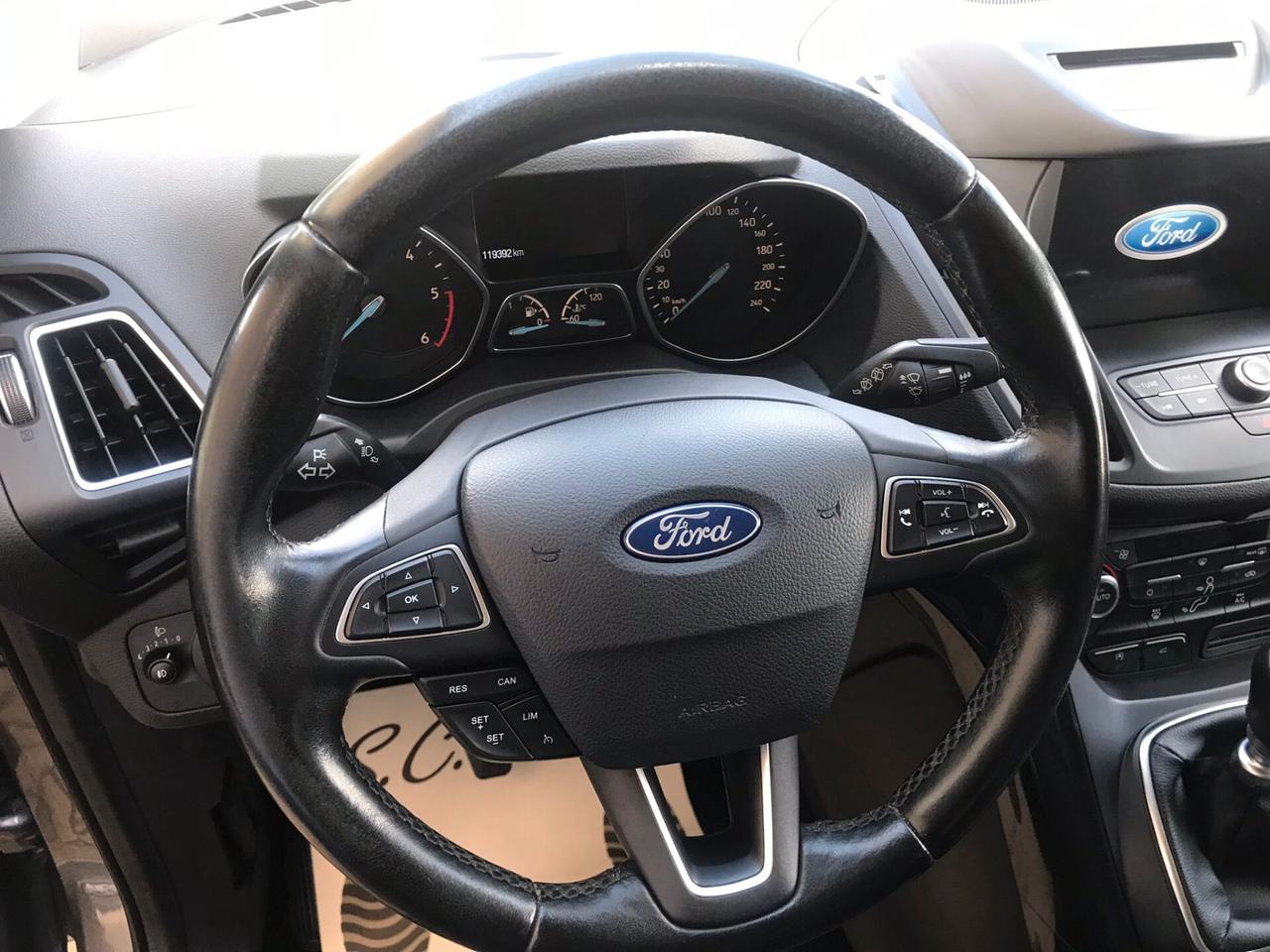 Ford Kuga 1.5 TDCI 120 CV S&S 2WD Titanium