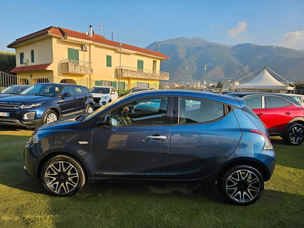 Lancia Ypsilon 1.0 FireFly 5 porte S&S Hybrid Platino