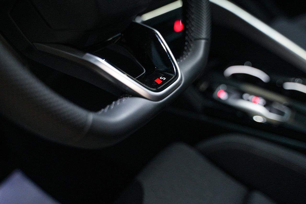Audi Q5 TDi 150 kW mHEV+ S tronic quattro Launch edition line