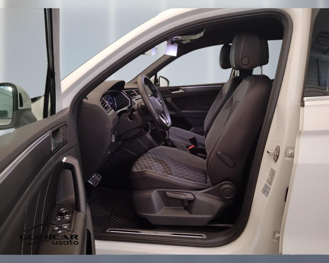 VOLKSWAGEN Tiguan II 2021 - Tiguan 2.0 tdi R-Line 150cv dsg