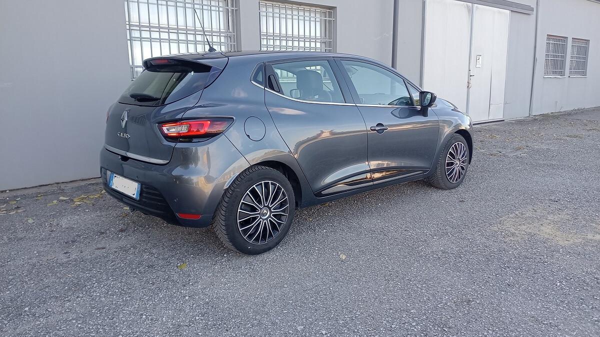 Renault Clio 1.5 dci Moschino Zen -