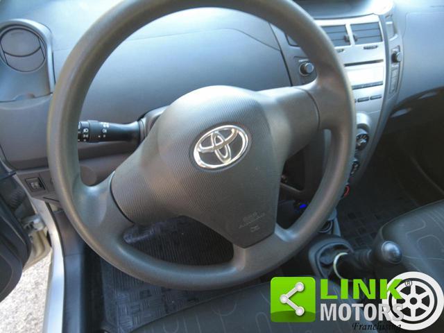TOYOTA Yaris 1.0 5 porte